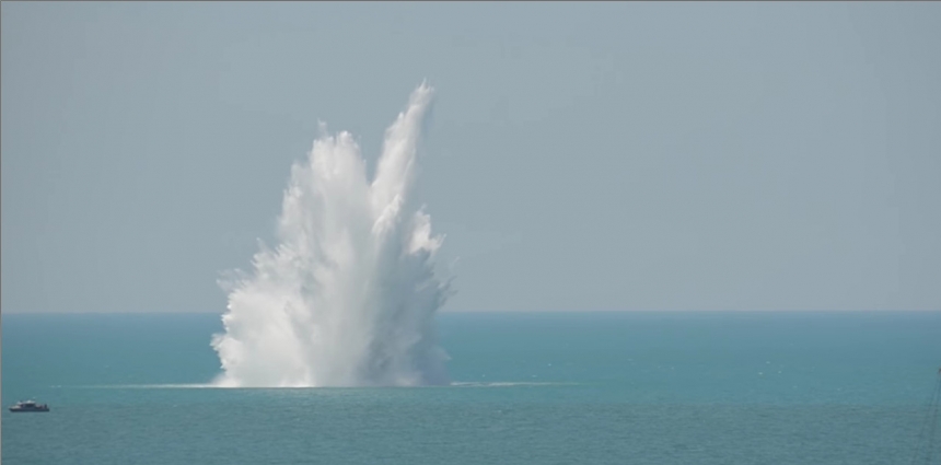 В Севастополе обезвредили донную мину (видео)