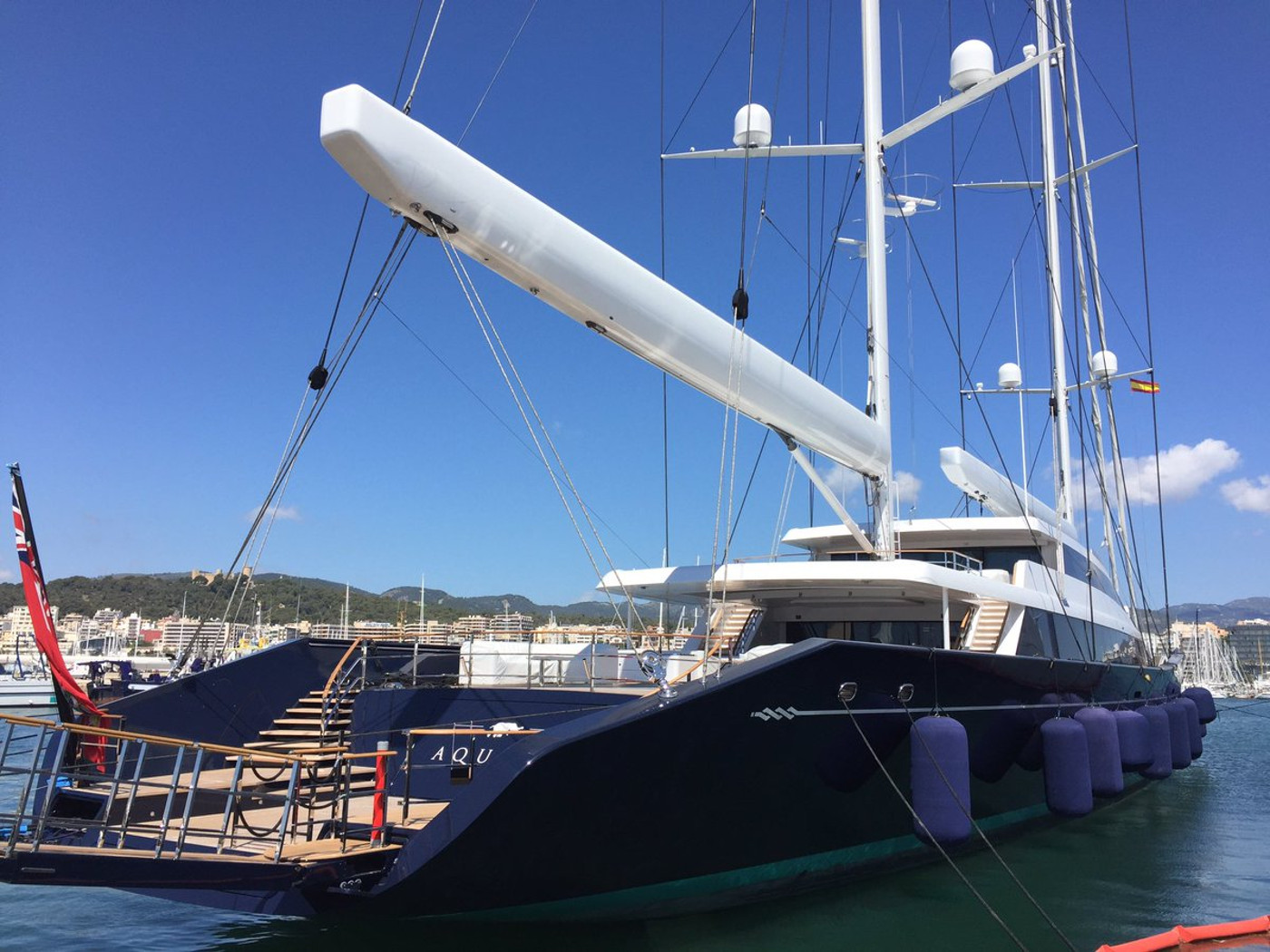 Яхта AQUIJO