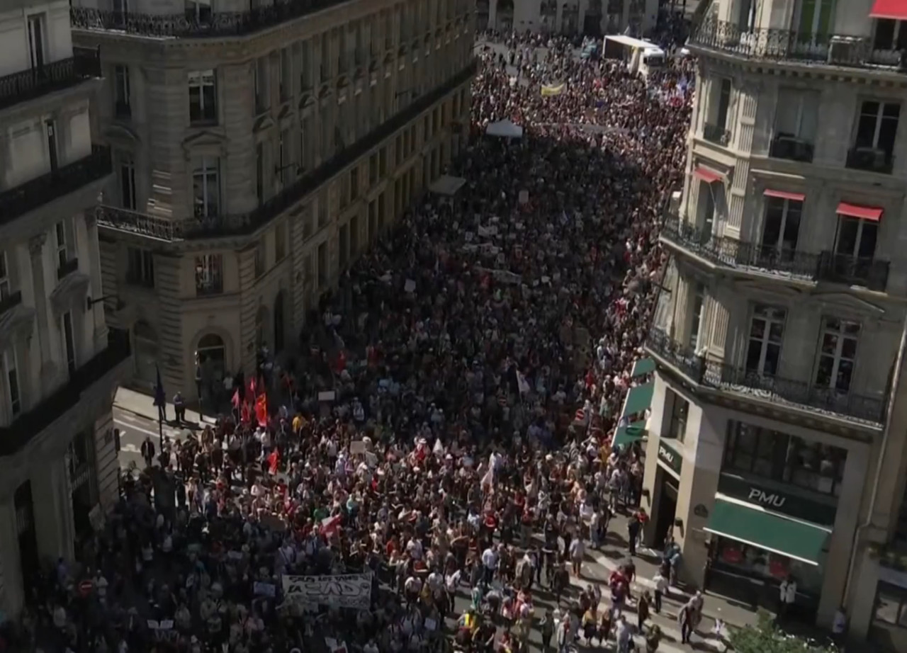В Париже акция протеста против Макрона (5 мая )