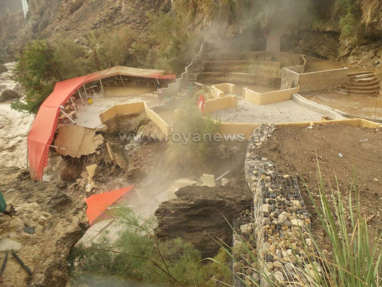 Горячие водопады Хаммамат Маин разрушены селевым потоком.