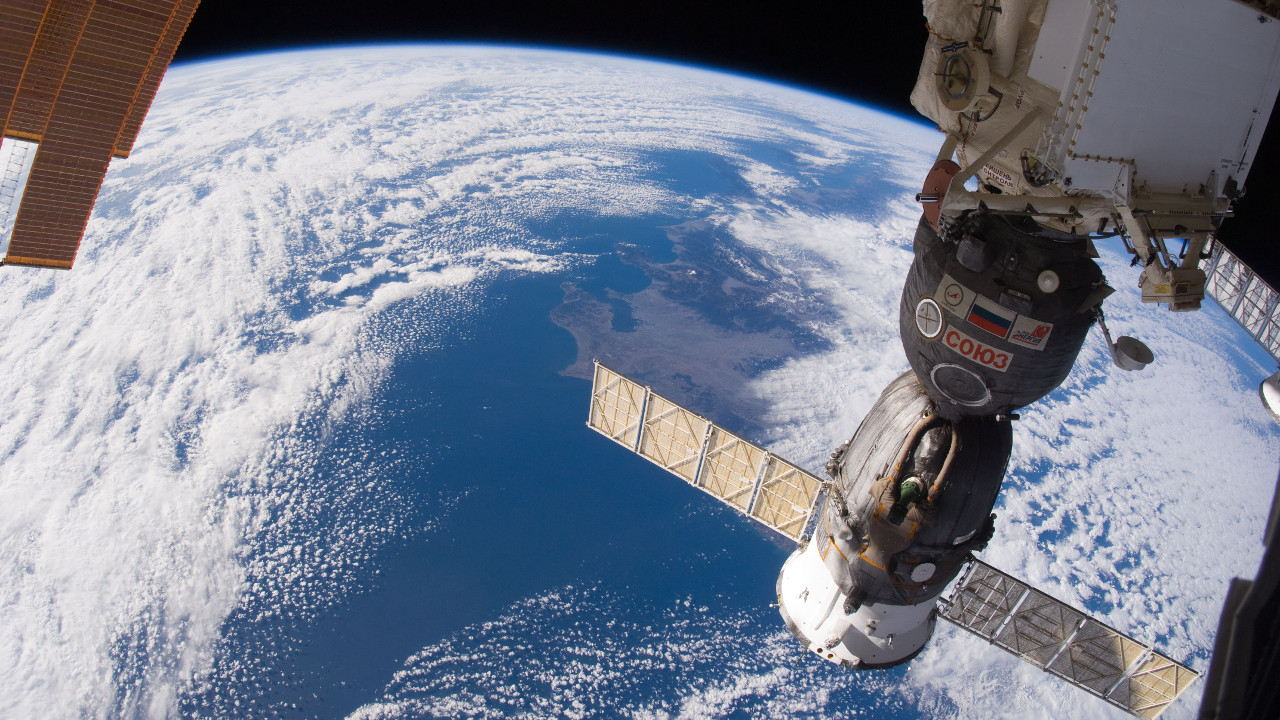 Стыковка Союза и МКС