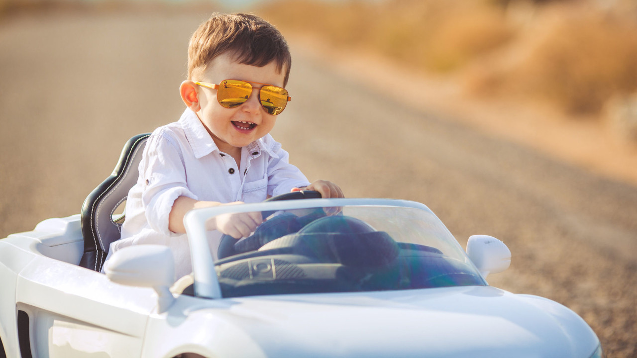 Как выбрать детский электромобиль?