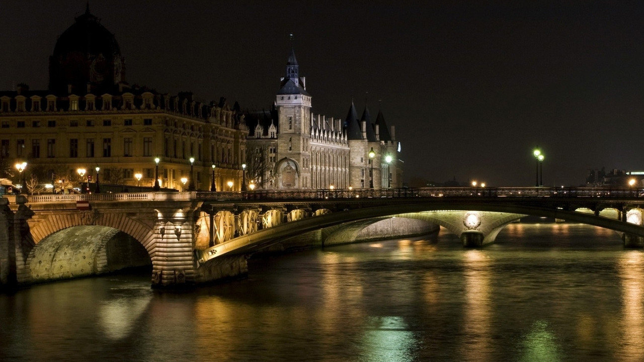 Ночной Париж