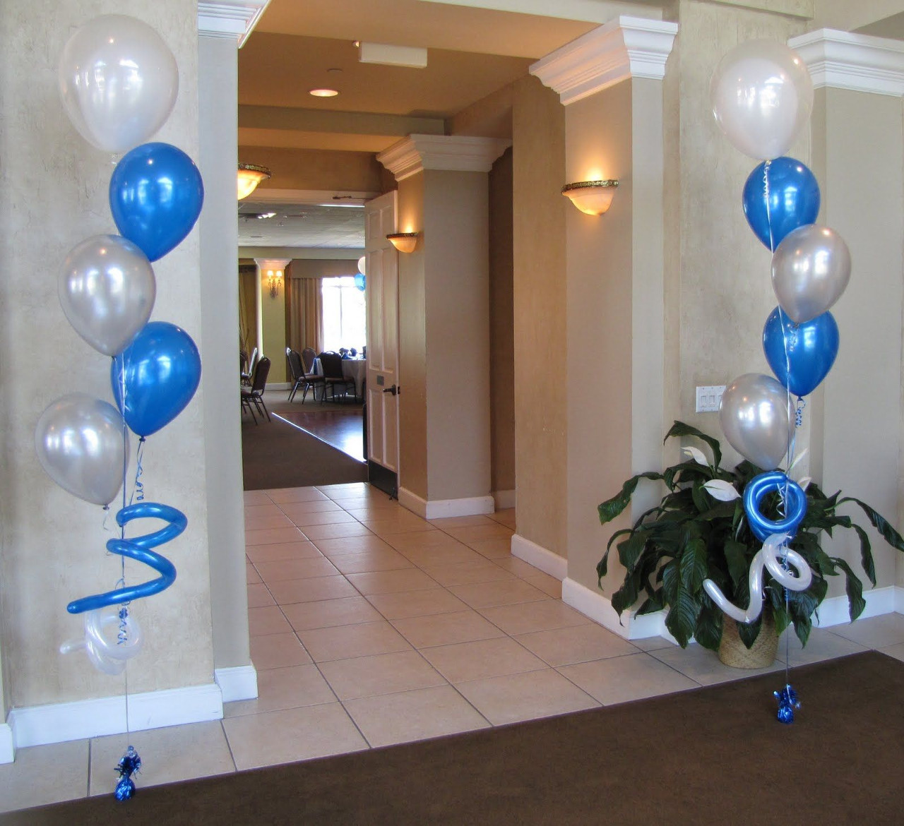 Украшаем комнату воздушными шарами