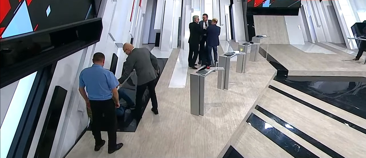 Драка на шоу