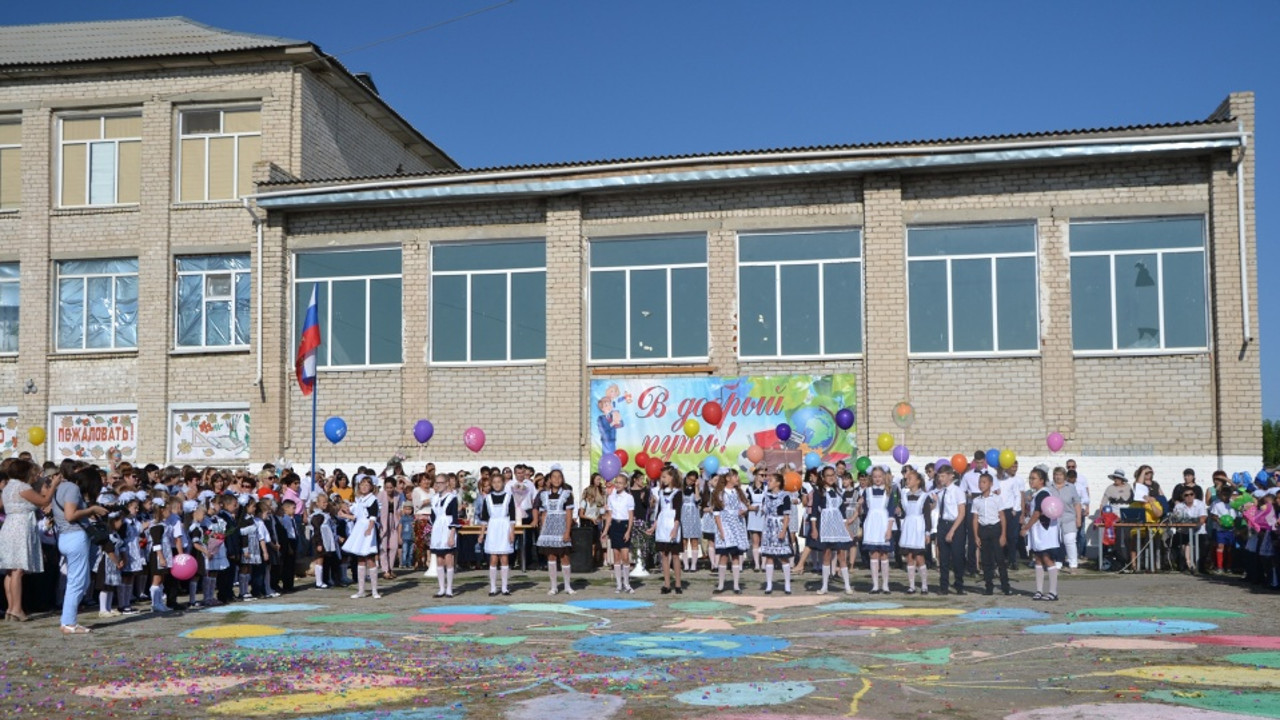 В Палласовке учительница отрезала школьнику челку