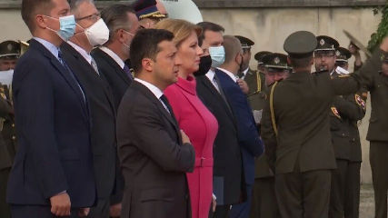 Украины Владимир Зеленский во время встречи с президентом Словацкой Республики Зузаной Чапутовой