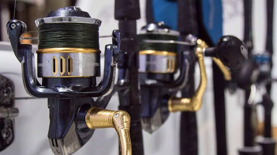 выбрать рыболовную катушку