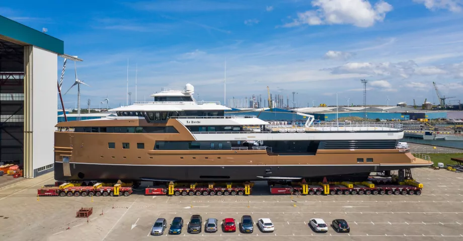 Мега-яхта-ледокол (La Datcha)