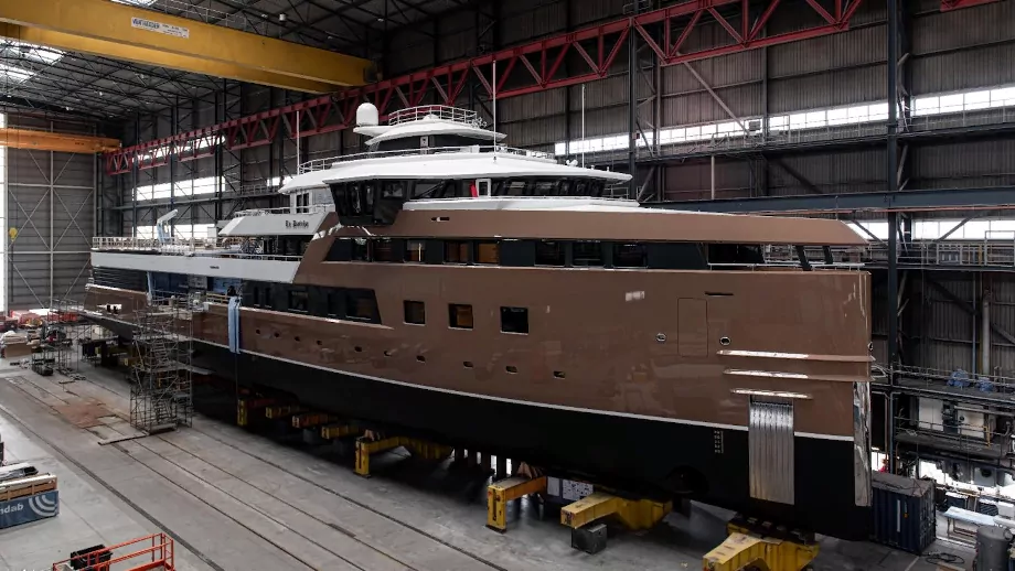 Мега-яхта-ледокол (La Datcha)