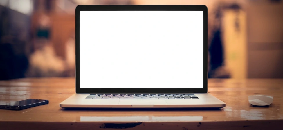 Белый экран при включении ноутбука – что делать?